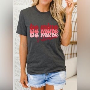 Short sleeve graphic top